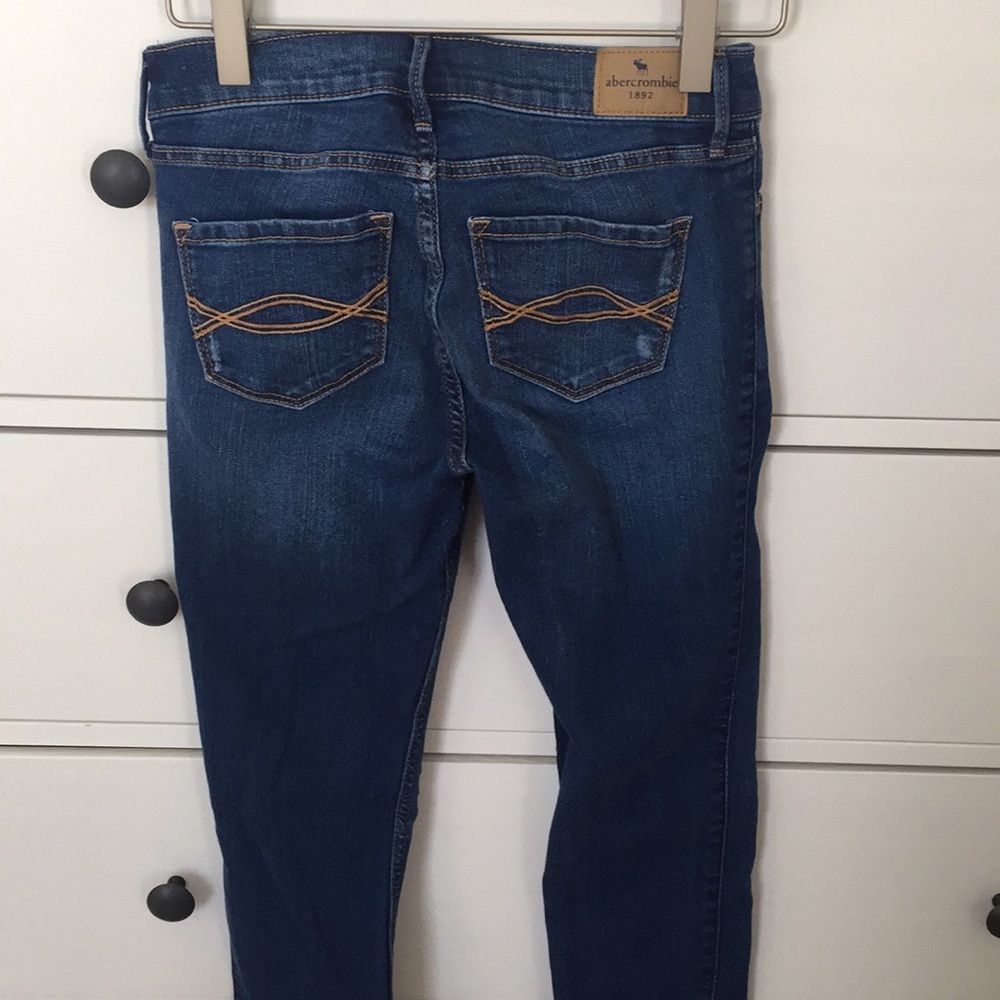 Girls Abercrombie Jeans - Picture 3 of 4